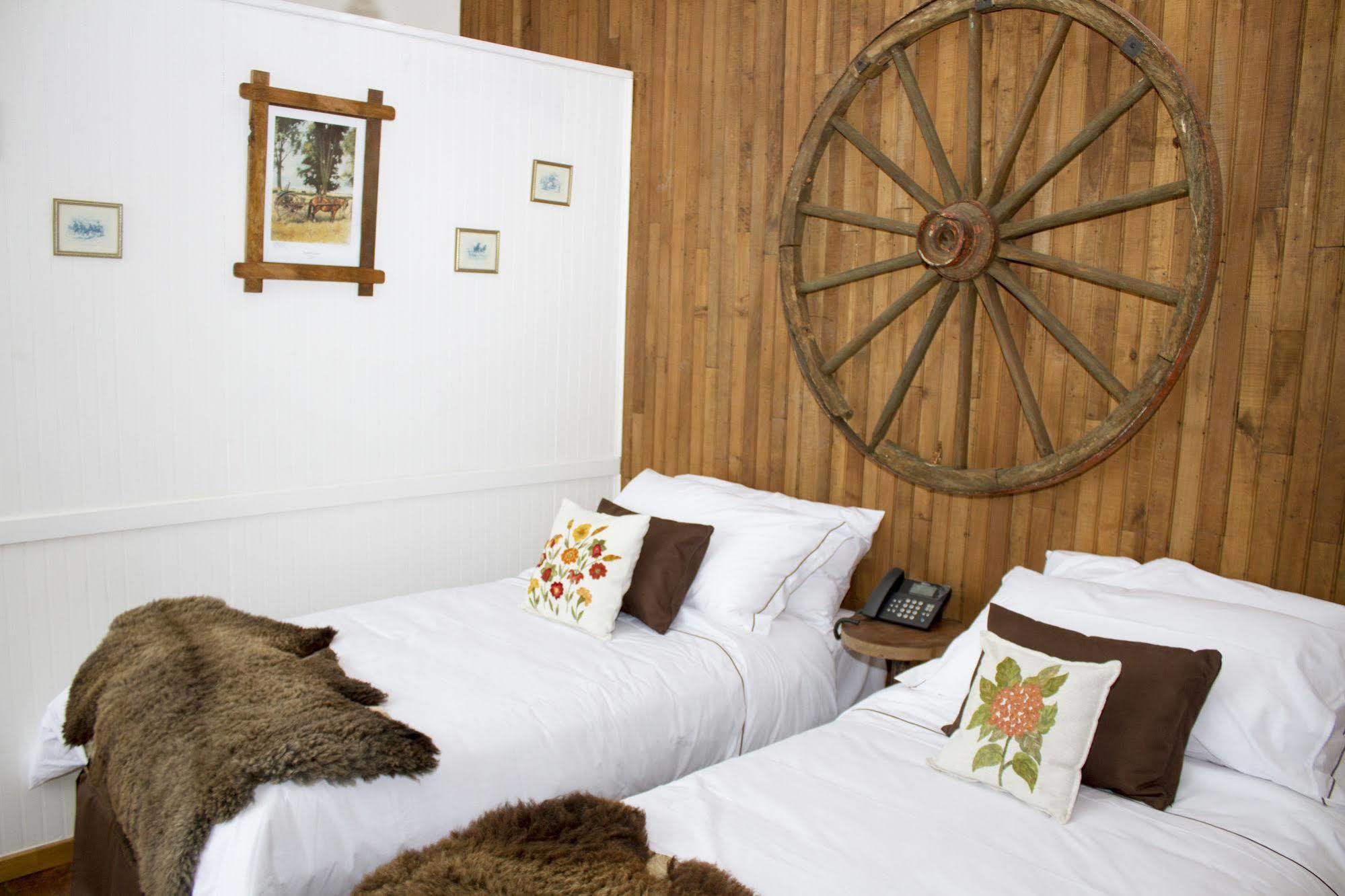 Hotel Boutique La Yegua Loca Punta Arenas Exterior photo