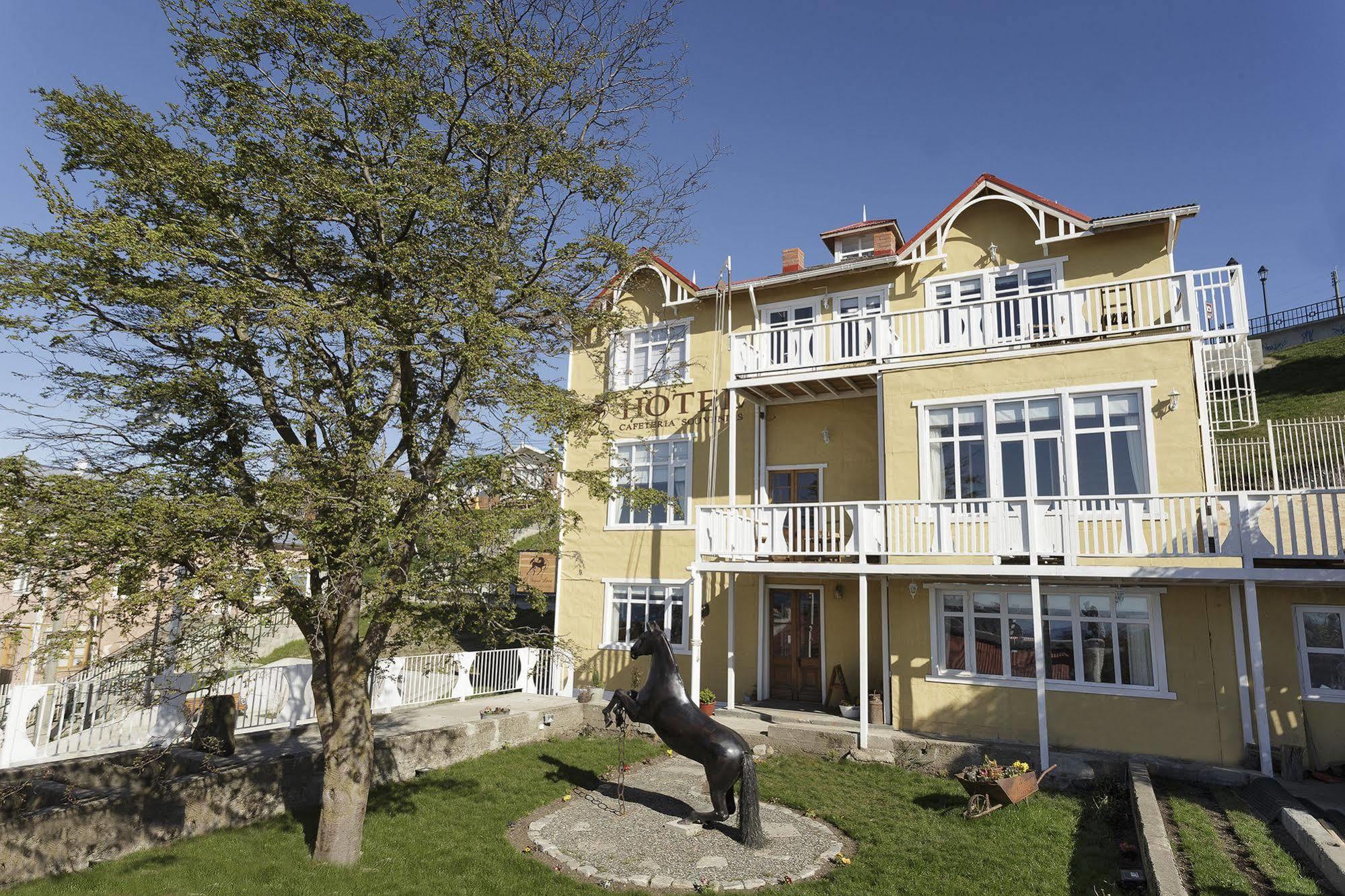 Hotel Boutique La Yegua Loca Punta Arenas Exterior photo